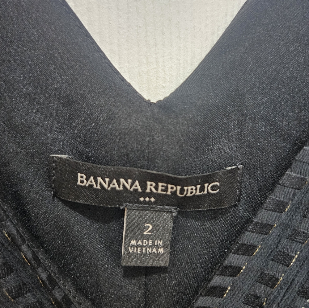 Banana Republic Black Cropped Blouse - Picture 3 of 3